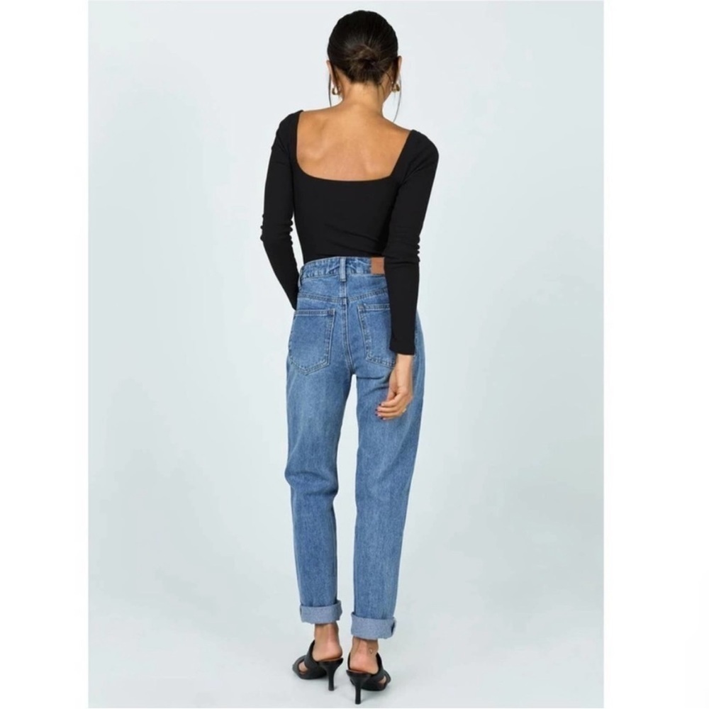 Princess Polly Hayden Knee Rip Jeans in Mid Wash Denim - Picture 3 of 6